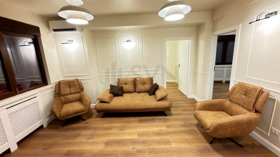 Apartament cu 3 camere decomandat, mobilat în P-ța Victoriei