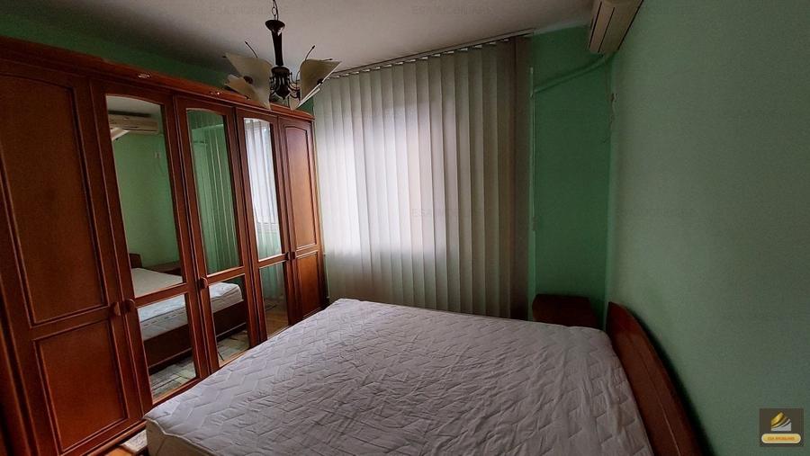 Apartament cu 3 camere decomandat în Drumul Taberei