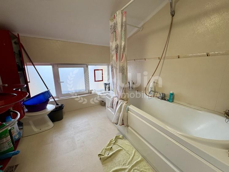 Apartament cu 3 camere semidecomandat, mobilat în Bună Ziua
