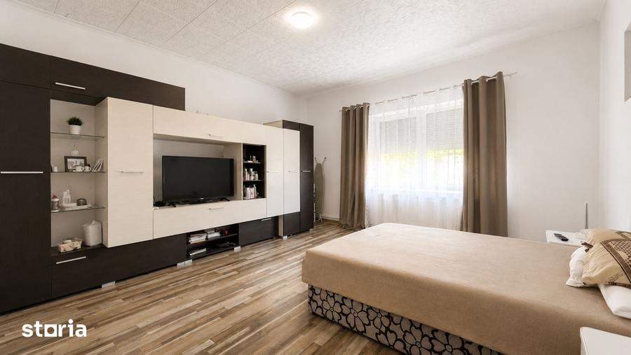 Casă cu 4 camere cu Teren 1382 Mp în Central
