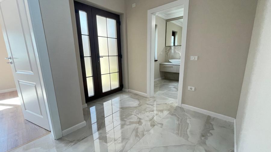 Duplex cu 6 camere cu Canalizare în Mehala