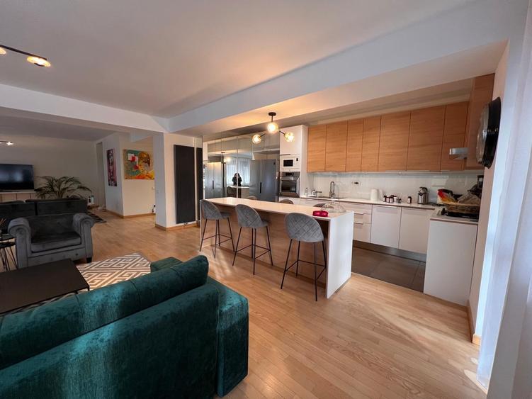 Apartament cu 3 camere în Șoseaua Nordului