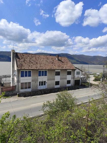 Casă cu 6 camere în Svinița