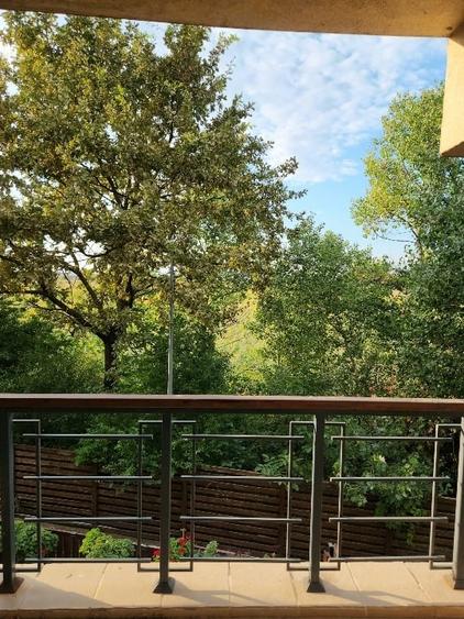 Apartament cu 2 camere semidecomandat, mobilat în Ostratu