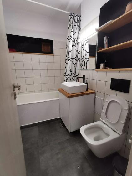 Apartament cu 4 camere decomandat în Complex Studențesc