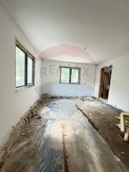 Casă individuală cu 7 camere cu Teren 859 Mp în Mădei