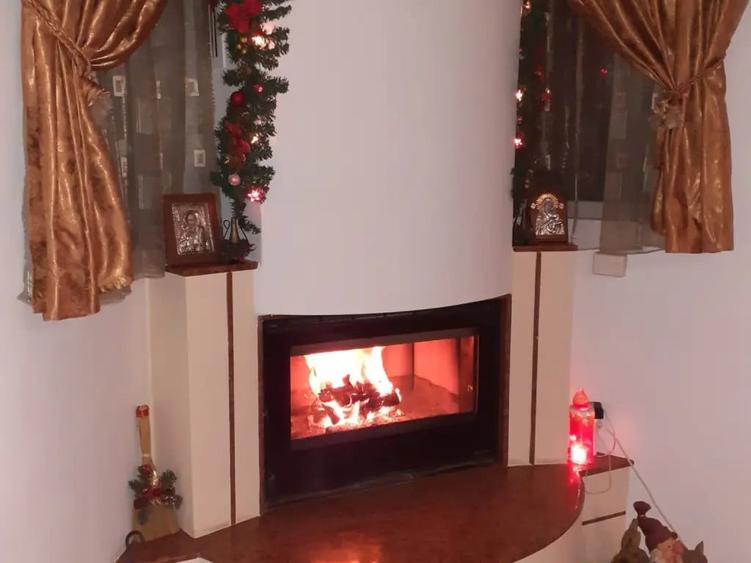 Casă cu 5 camere în Roșu