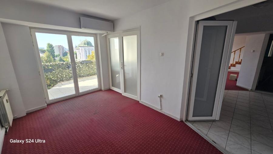 Apartament cu 5 camere în P-ța Unirii