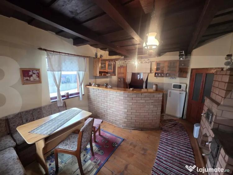 Casă cu 7 camere cu Teren 1384 Mp în Cernat