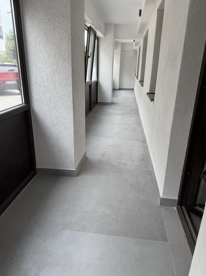 Apartament cu 3 camere semidecomandat în Ostroveni