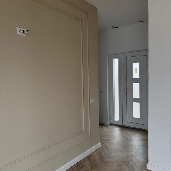 Casă cu 3 camere în Romanești