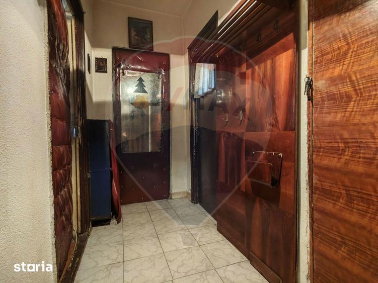 Apartament cu 2 camere nerenovat, de vanzare in zona 1 Mai - 2