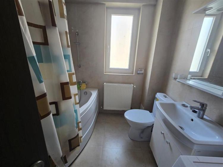 Apartament cu 3 camere decomandat, mobilat în Aeroport