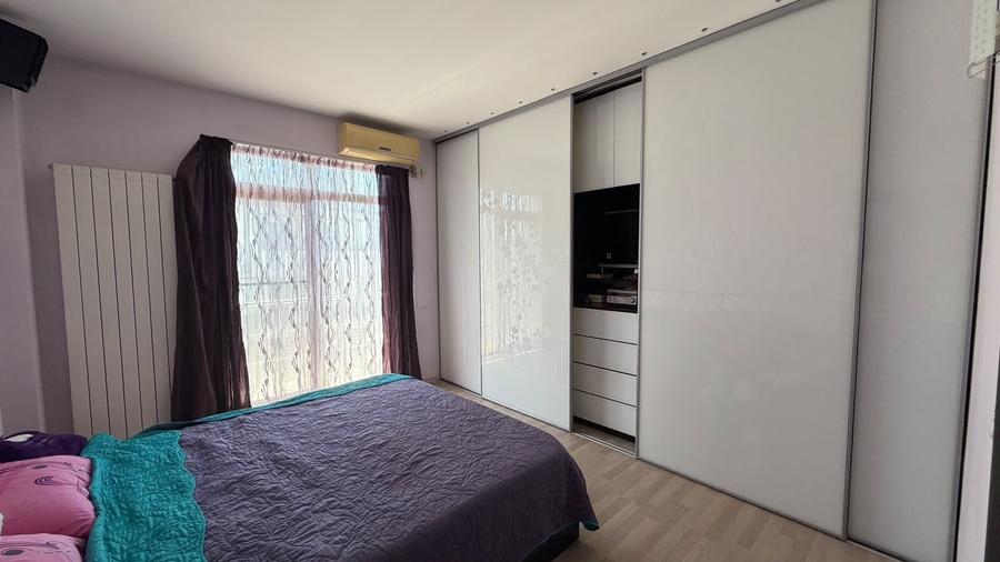 Apartament cu 3 camere decomandat, mobilat în Primo