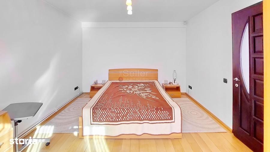 Casă cu 5 camere cu Teren 425 Mp în Florilor