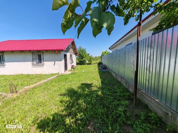 Casă cu 3 camere nedecomandat în Izvoare