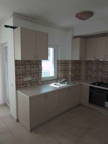 Apartament cu 3 camere decomandat în Florești