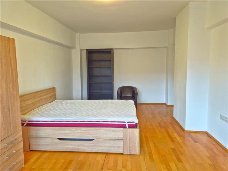Apartament cu 3 camere decomandat, mobilat în 1 Mai