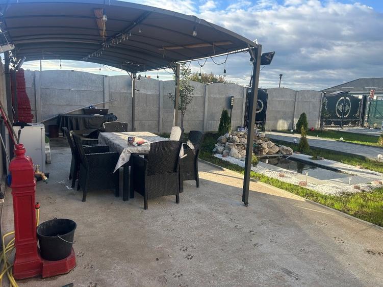 Casă cu 6 camere cu Teren 500 Mp în Săbăreni