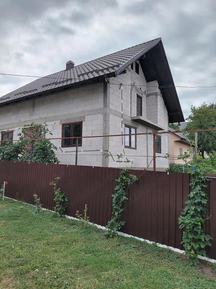 Casă cu Teren 11000 Mp în Calafindești
