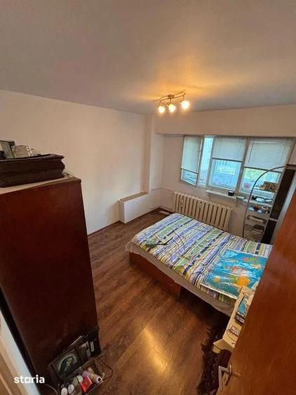 Apartament cu 3 camere semidecomandat în Pantelimon