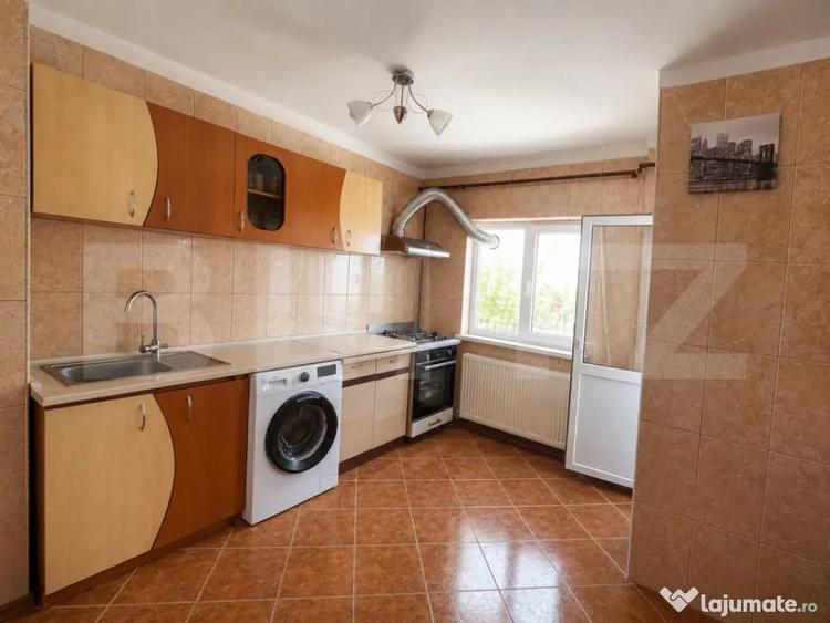 Apartament cu 3 camere decomandat în 1 Mai
