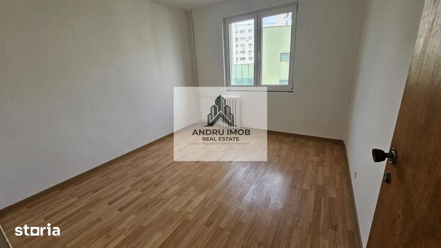 Apartament cu 3 camere decomandat în Vitan