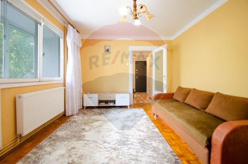 Apartament cu 3 camere semidecomandat, mobilat în Gheorghe Lazăr