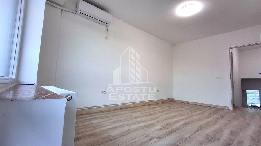 Apartament cu 3 camere decomandat, mobilat în Polivalentă