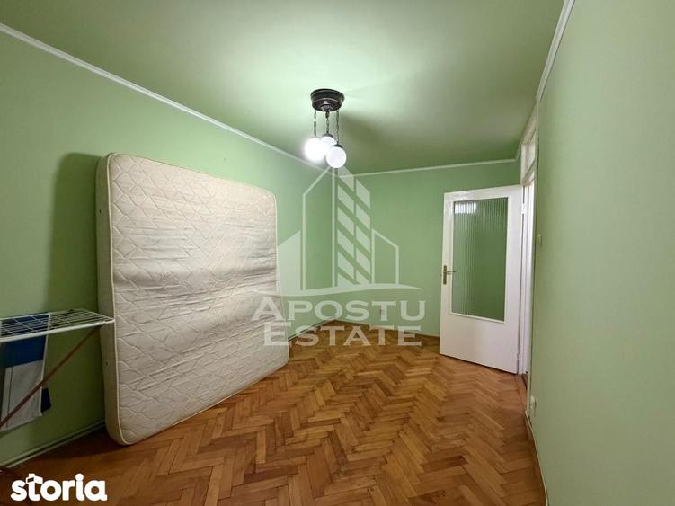 Apartament cu 3 camere decomandat, mobilat în Girocului