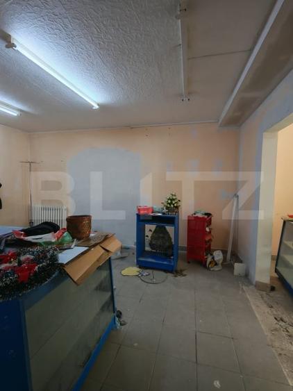 Birou, de 48.610000610352 mp, în Sud-Est