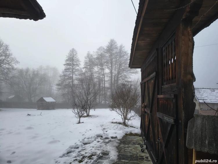 Casă cu 6 camere cu Teren 3035 Mp în Polovragi