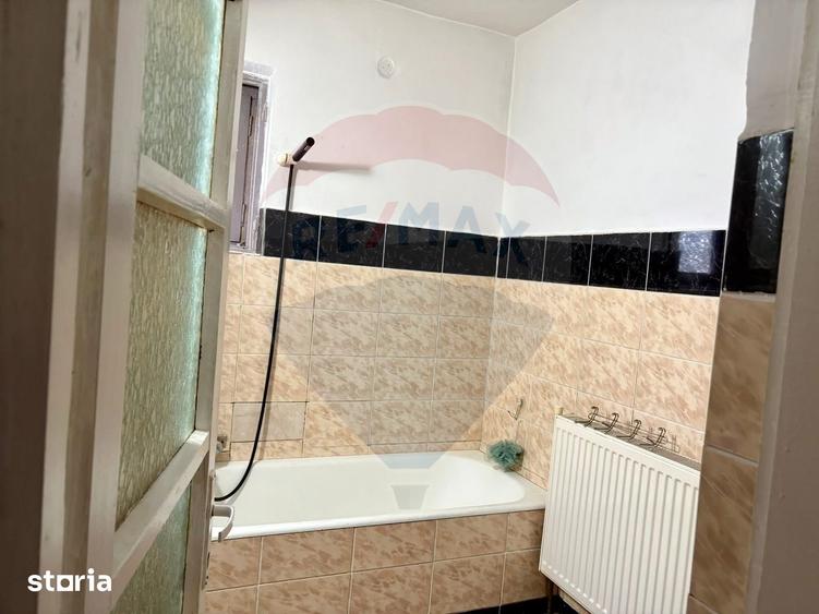 Casă cu 5 camere cu Teren 557 Mp în Central