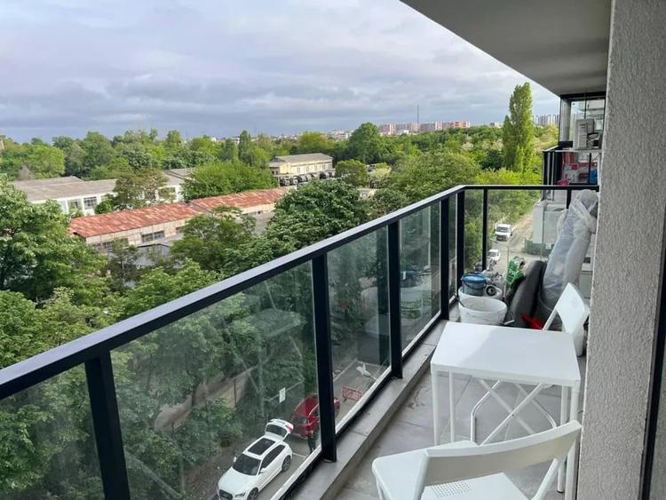 Apartament cu 2 camere semidecomandat, mobilat în Tomis Nord