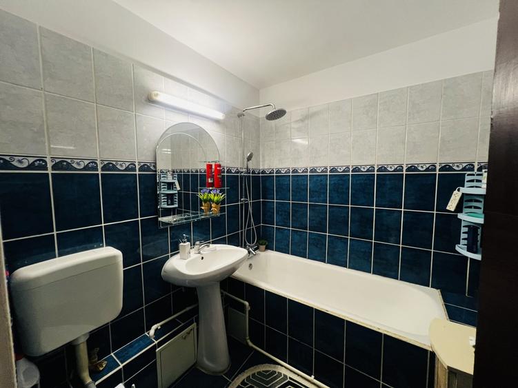 Apartament cu 3 camere decomandat, mobilat în Drumul Taberei