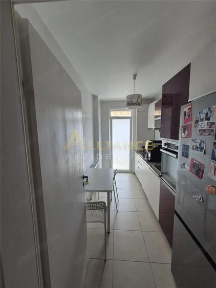 Apartament cu 3 camere, mobilat în Apărătorii Patriei