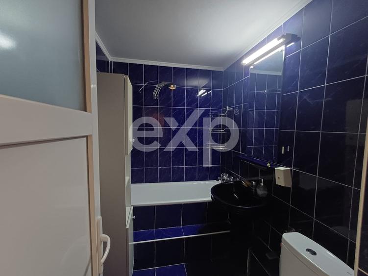 Apartament cu 3 camere decomandat în Teilor