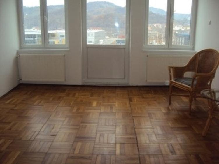Casă cu 8 camere cu Canalizare în Corunca