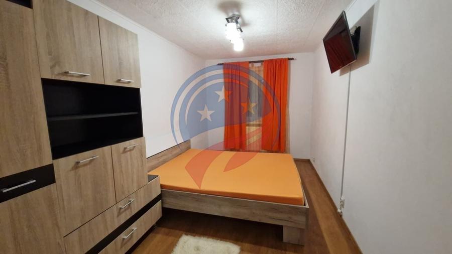 Apartament cu 3 camere semidecomandat, mobilat în Craiovița Nouă