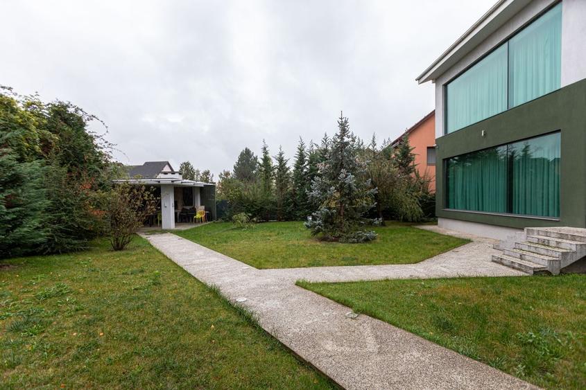 Casă individuală cu 8 camere cu Piscina în Lunei