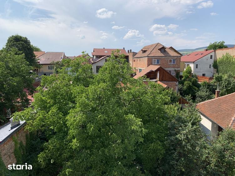 Apartament cu 3 camere decomandat în Gruia