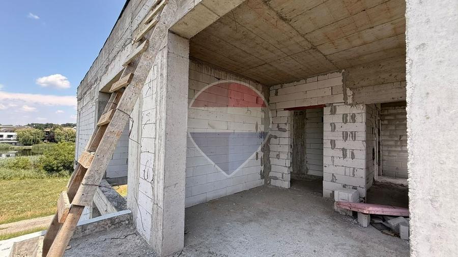 Casă individuală cu 5 camere cu Teren 420 Mp în Corbeanca