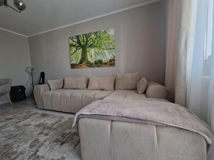 Apartament cu 3 camere decomandat în CET