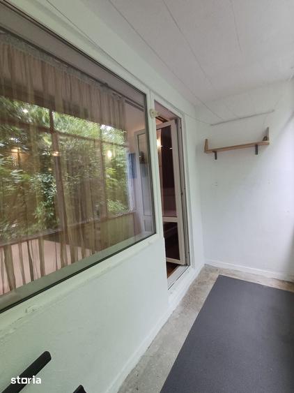 Apartament cu 3 camere decomandat în Berceni