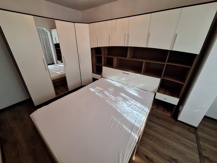Apartament cu 3 camere semidecomandat în Dacia