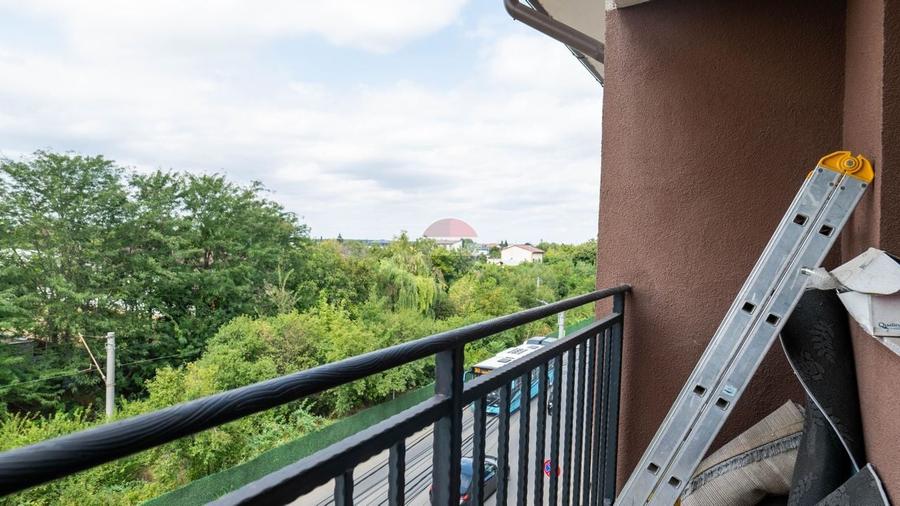 Apartament cu 3 camere semidecomandat, mobilat în Dobroești