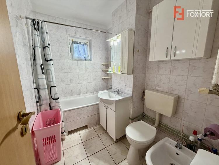 Apartament cu 3 camere decomandat, mobilat în Aradului