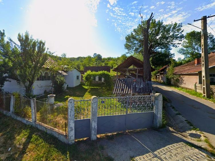 Teren de 1900 mp, în Fârtățești