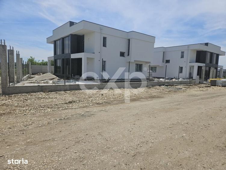 Casă cu 4 camere în 1 Decembrie