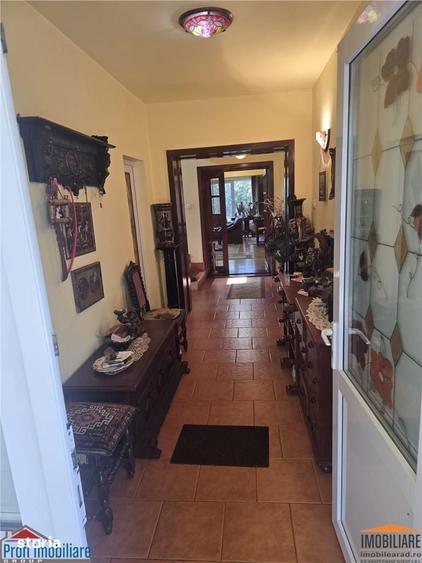 Casă cu 8 camere cu Teren 1150 Mp în Elisabetin